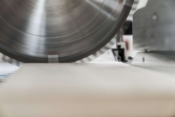 Que faut-il savoir sur la scie radiale : Conseils et astuces essentiels